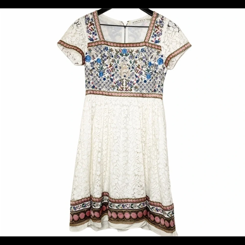 Alice + Olivia Asia Embroidered Babydoll Dress Women’s Size 2 - Picture 2 of 8